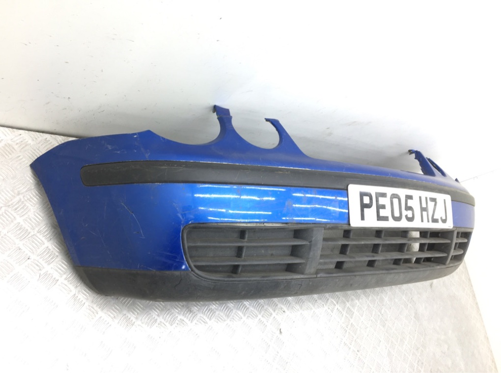 Бампер передний бу для Volkswagen Polo 4 1.4 i,  2005 г.
