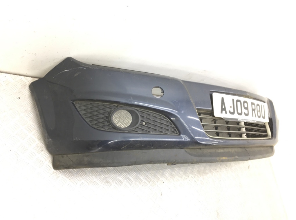 Бампер передний бу для Opel Astra H 1.6 i,  2009 г.