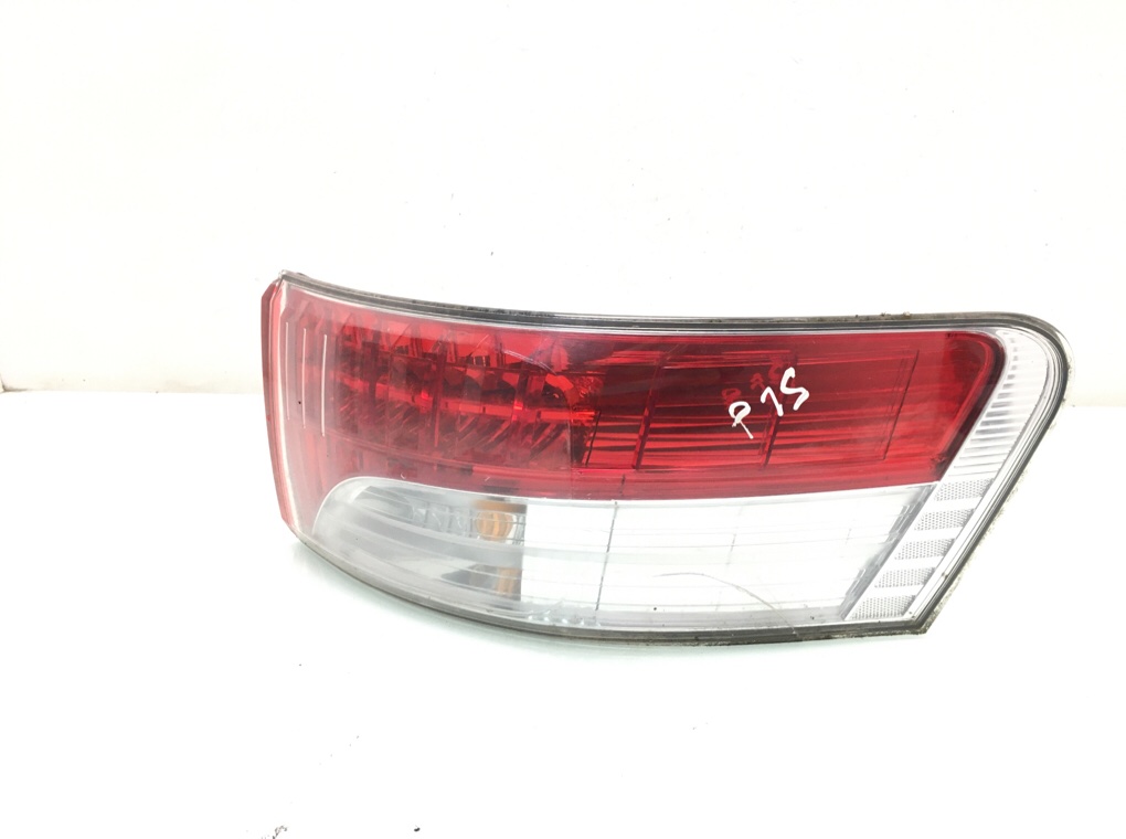 Фонарь задний правый бу для Toyota Avensis 3 2.0 D-4D, 2010 г. Фонарь задний правый бу для Toyota Avensis 3 2.0 D-4D, 2010 г.