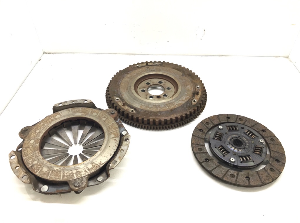 Комплект сцепления бу для Citroen C3 1 1.4 i, 2002 г. Комплект сцепления бу для Citroen C3 1.4 i, 2002 г.