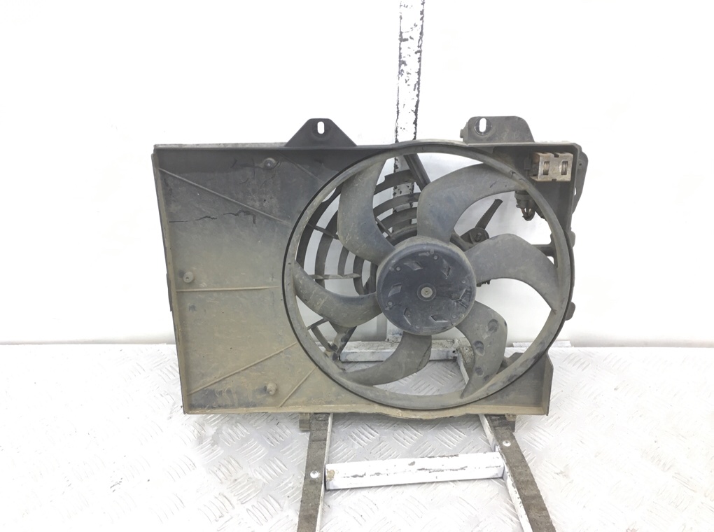 Вентилятор радиатора бу для Citroen C3 Picasso 1.6 HDi, 2012 г. Вентилятор радиатора бу для Citroen C3 Picasso 1.6 HDi, 2012 г.