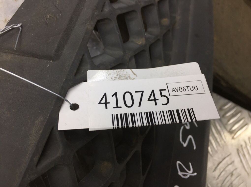 Решетка радиатора бу для Ford Fiesta 5 1.3 i,  2005 г.