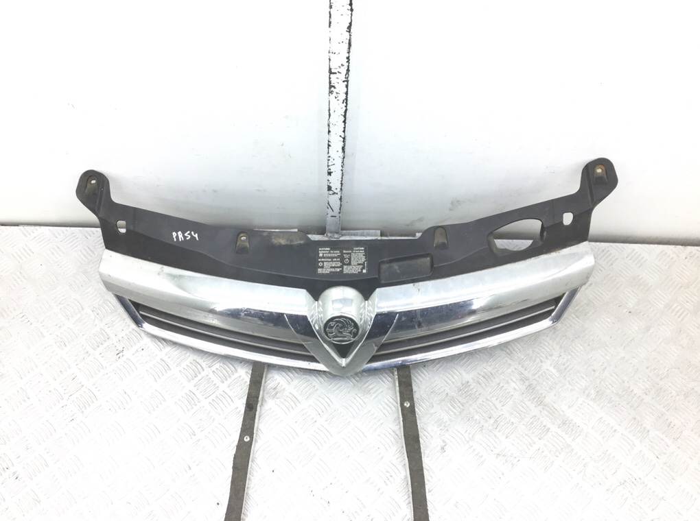 Решетка радиатора бу для Opel Astra H 1.4 i,  2009 г.