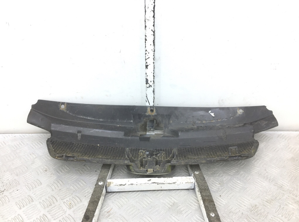 Решетка радиатора бу для Peugeot 406  2.0 HDi,  2004 г.