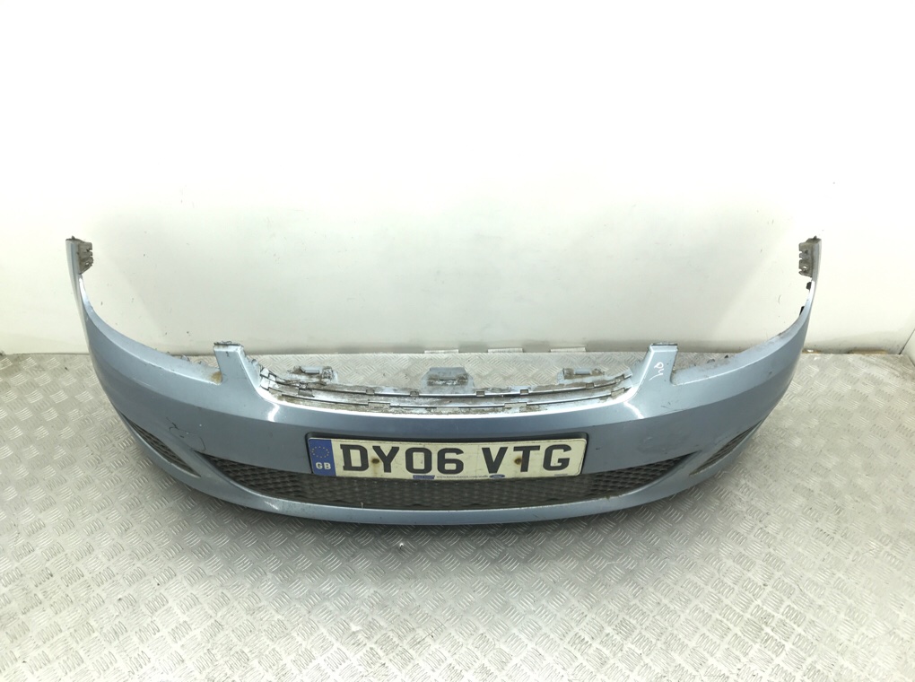 Бампер передний бу для Ford Fiesta 5 1.3 i,  2006 г.