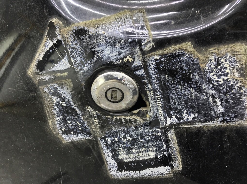 Дверь передняя левая бу для Peugeot 107  1.0 i,  2009 г.