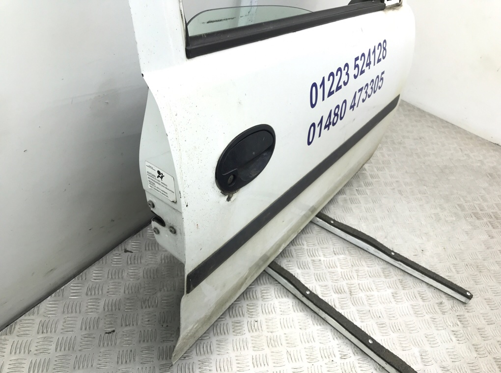 Дверь передняя правая бу для Opel Combo C 1.3 CDTi,  2007 г.