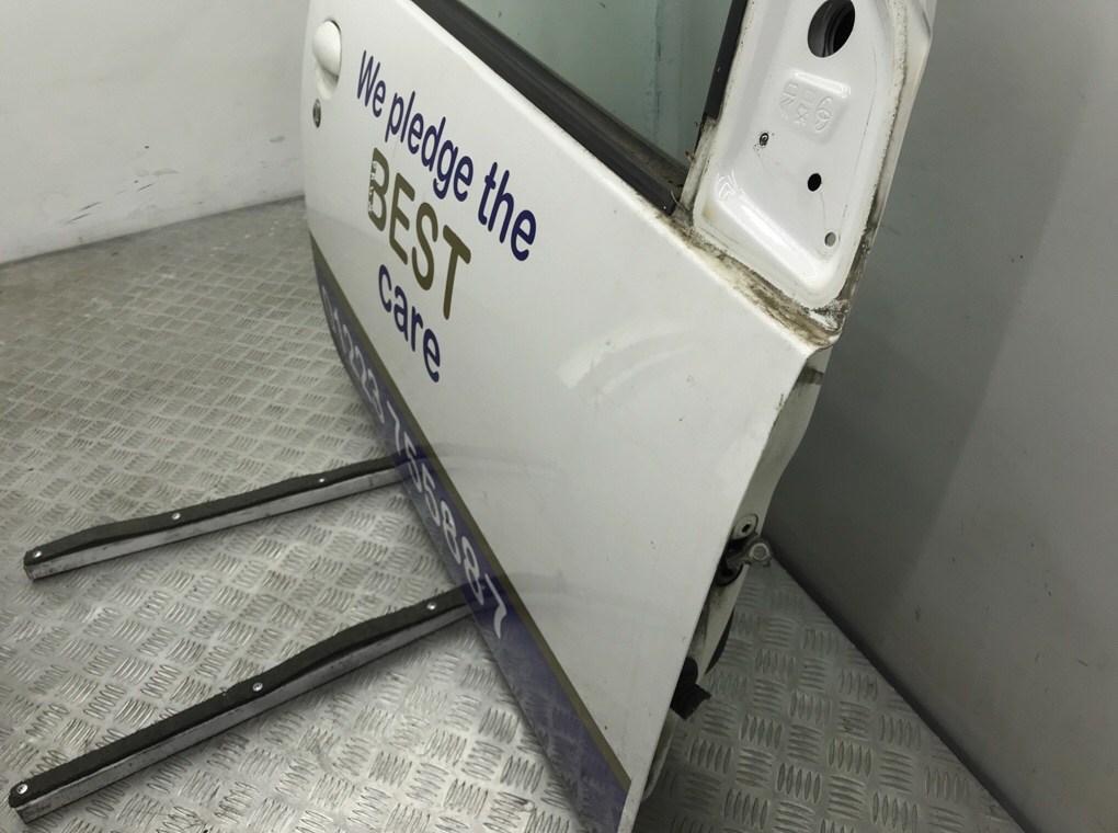 Дверь передняя правая бу для Toyota Aygo  1.0 i,  2013 г.