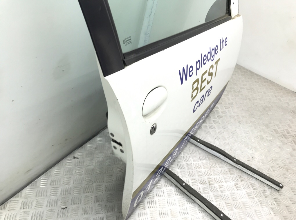 Дверь передняя правая бу для Toyota Aygo  1.0 i,  2013 г.