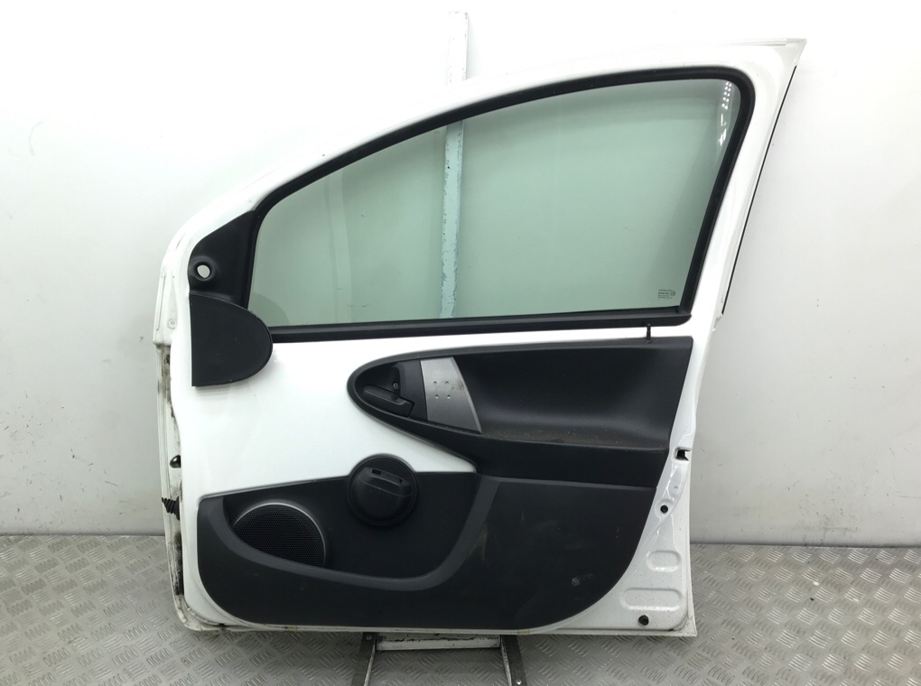 Дверь передняя правая бу для Toyota Aygo  1.0 i,  2013 г.