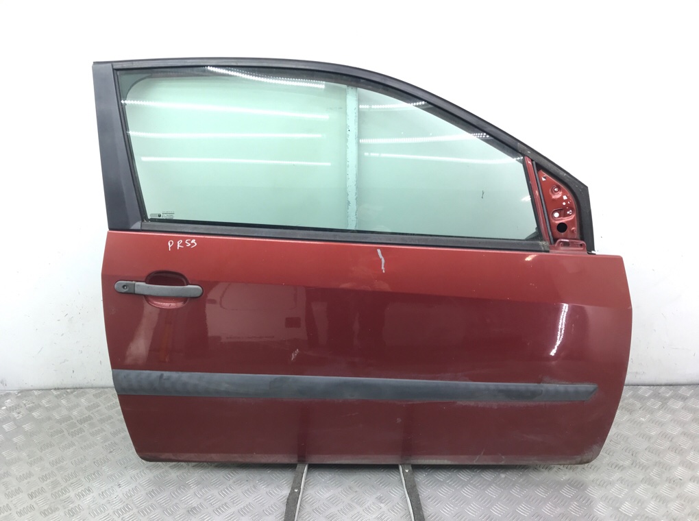 Дверь передняя правая бу для Ford Fiesta 5 1.3 i, 2005 г.