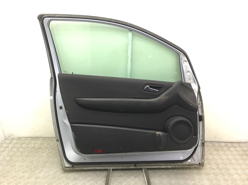 Дверь передняя левая бу для Mercedes A W169 1.5 i,  2009 г.
