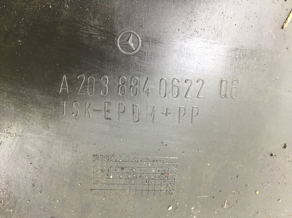 Защита арок передняя правая (подкрылок) бу для Mercedes C W203 2.2 CDi,  2002 г.