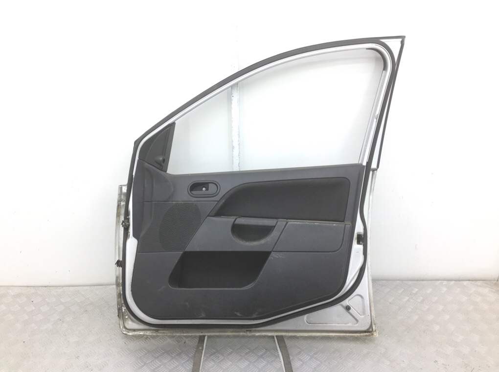 Дверь передняя правая бу для Ford Fiesta 5 1.3 i,  2007 г.