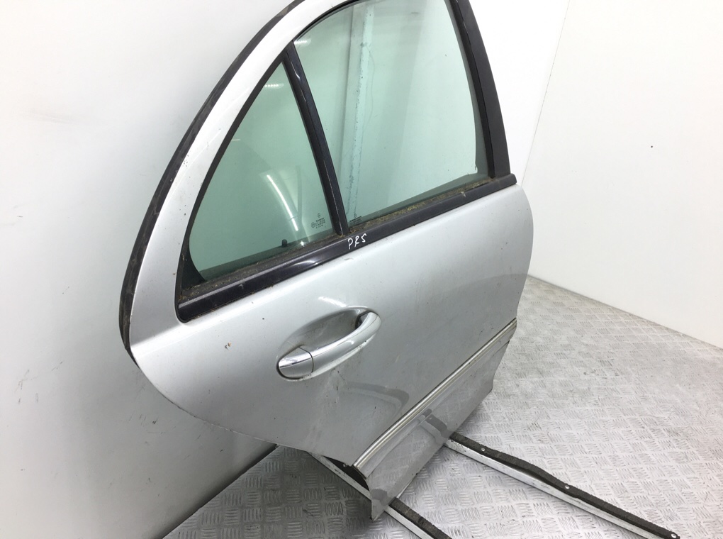 Дверь задняя правая бу для Mercedes C W203 2.2 CDi,  2002 г.