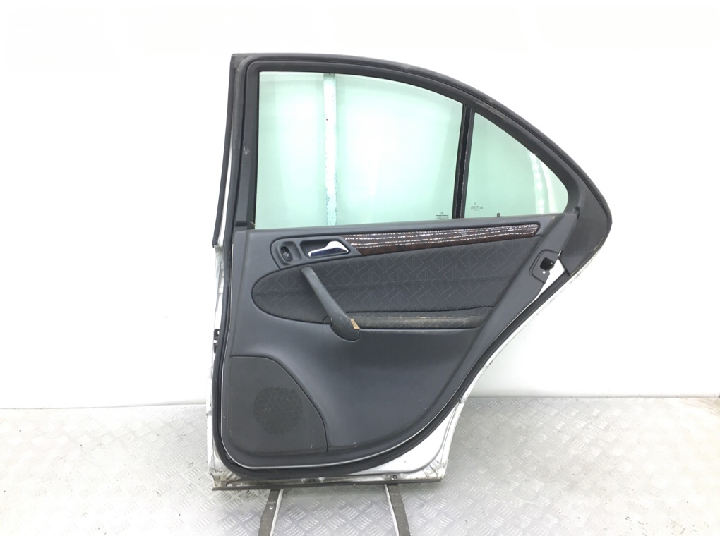 Дверь задняя правая бу для Mercedes C W203 2.2 CDi,  2002 г.