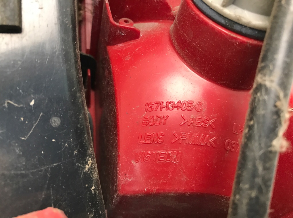 Фонарь задний левый бу для Ford Mondeo 3 2.5 i,  2001 г.