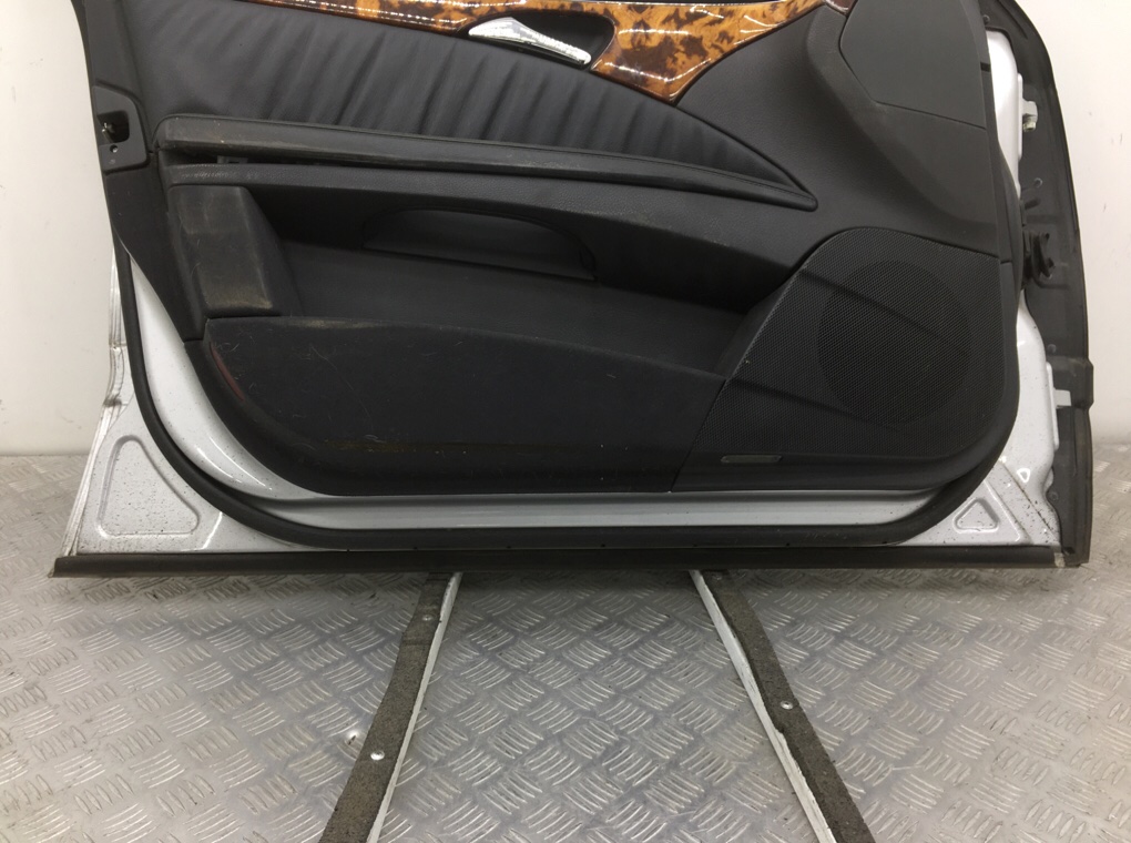 Дверь передняя левая бу для Mercedes E W211 3.2 CDi,  2002 г.