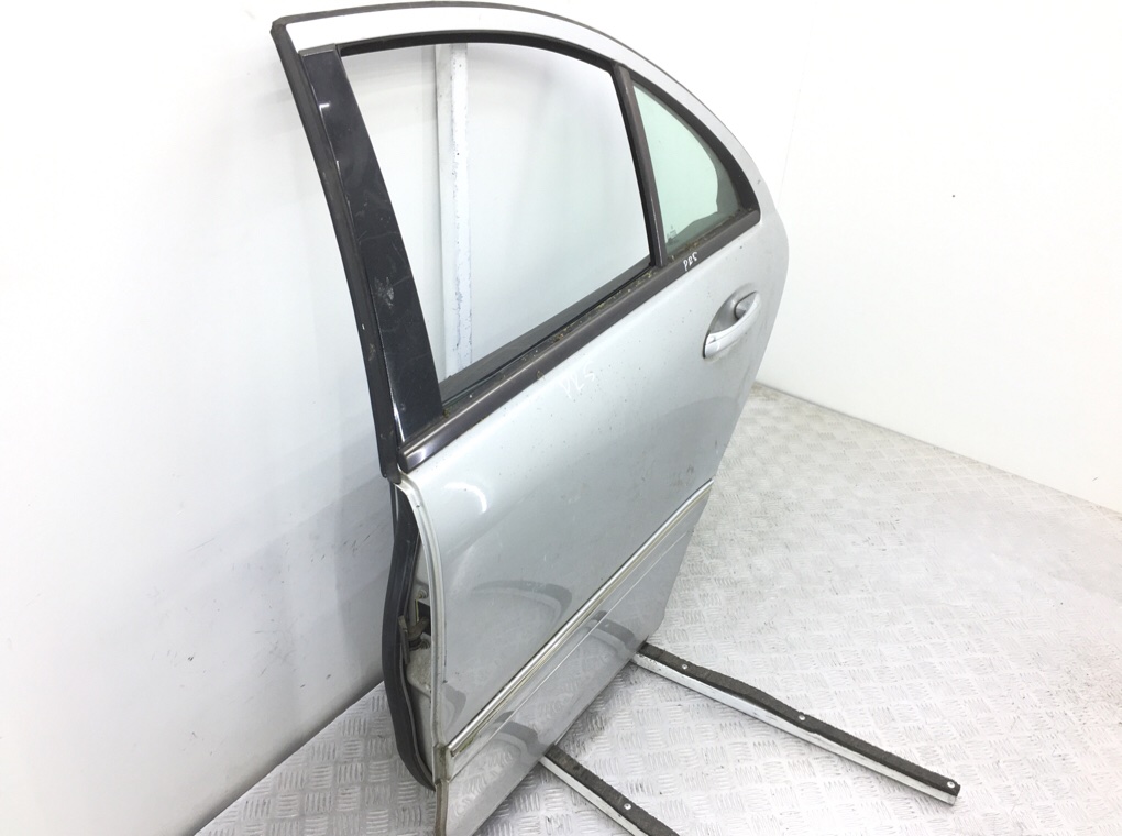 Дверь задняя левая бу для Mercedes C W203 2.2 CDi,  2002 г.