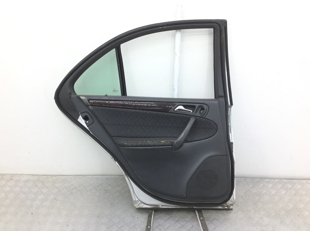 Дверь задняя левая бу для Mercedes C W203 2.2 CDi,  2002 г.