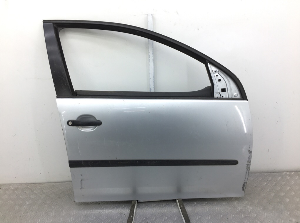 Дверь передняя правая бу для Volkswagen Golf 5 1.4 i, 2008 г.