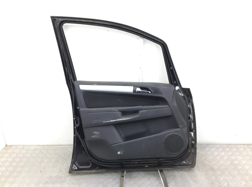 Дверь передняя левая бу для Opel Zafira B 1.9 CDTi,  2008 г.