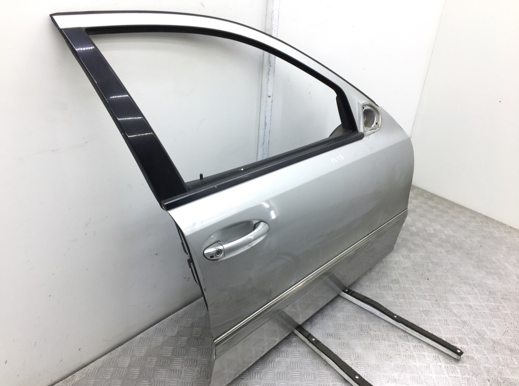 Дверь передняя правая бу для Mercedes E W211 3.2 CDi, 2002 г. Дверь передняя правая бу для Mercedes E W211 3.2 CDi, 2002 г.