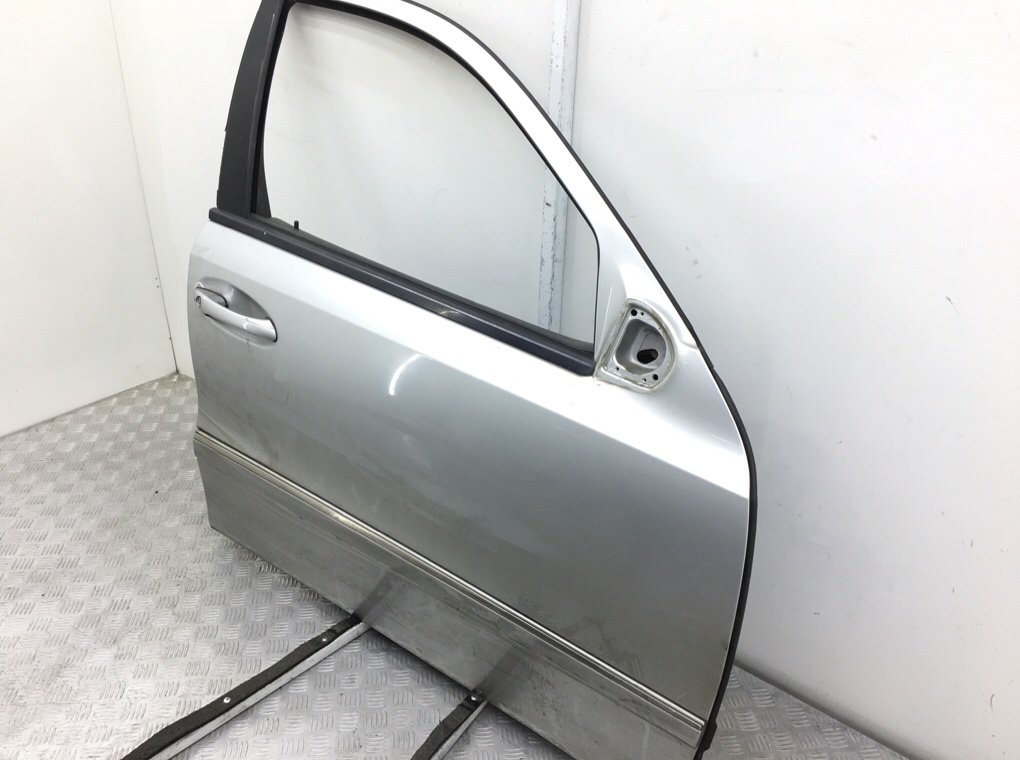 Дверь передняя правая бу для Mercedes E W211 3.2 CDi, 2002 г. Дверь передняя правая бу для Mercedes E W211 3.2 CDi, 2002 г.