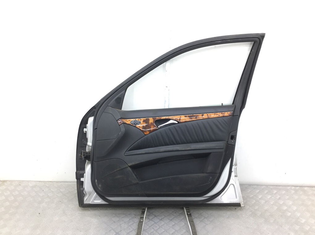 Дверь передняя правая бу для Mercedes E W211 3.2 CDi, 2002 г. Дверь передняя правая бу для Mercedes E W211 3.2 CDi, 2002 г.