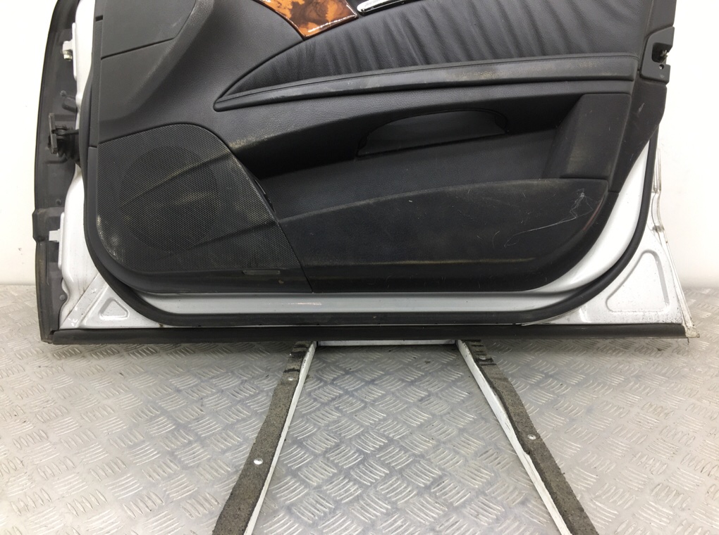 Дверь передняя правая бу для Mercedes E W211 3.2 CDi, 2002 г. Дверь передняя правая бу для Mercedes E W211 3.2 CDi, 2002 г.