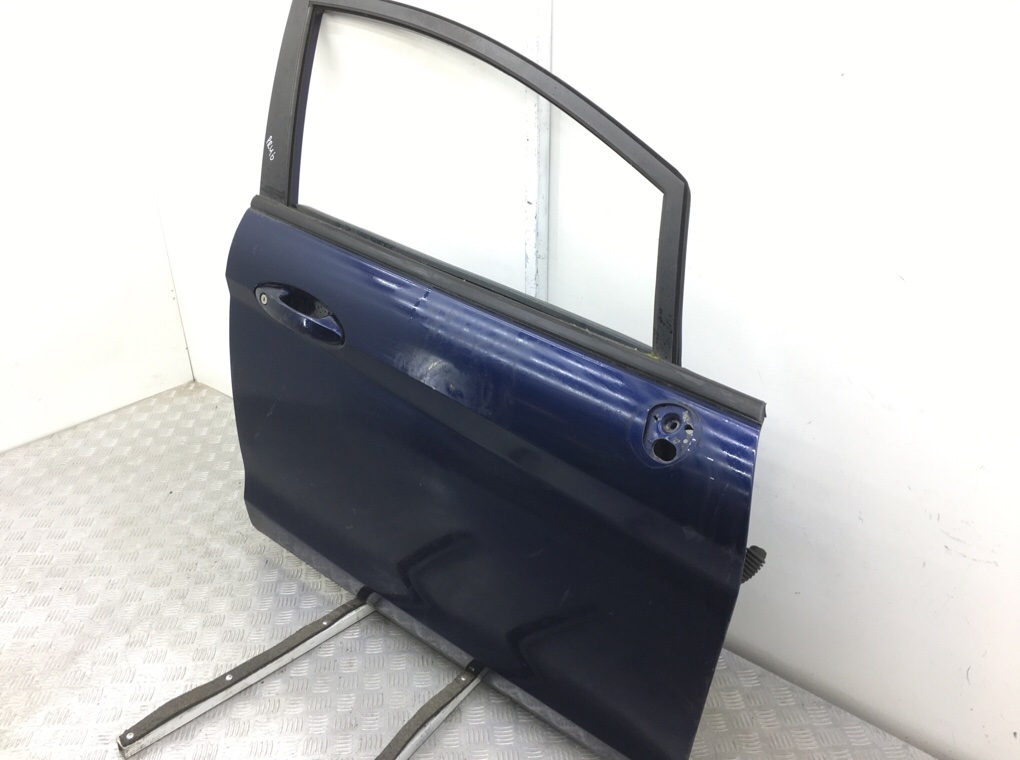 Дверь передняя правая бу для Ford Fiesta 6 1.4 TDCI, 2011 г. Дверь передняя правая бу для Ford Fiesta 6 1.4 TDCI, 2011 г.