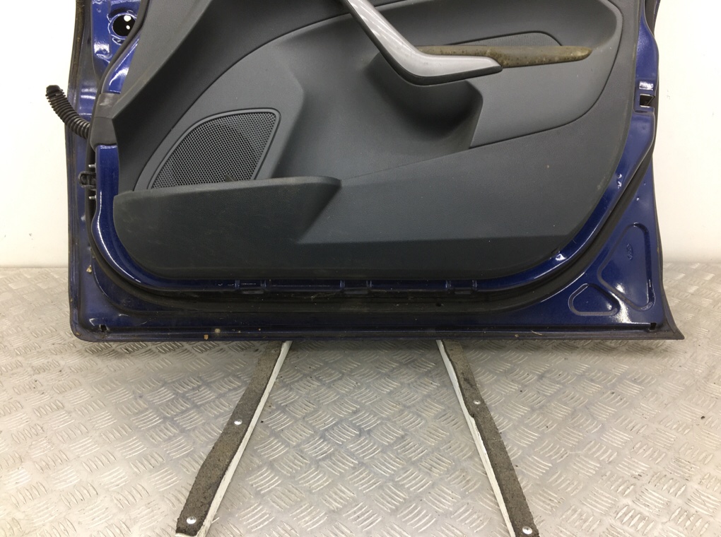 Дверь передняя правая бу для Ford Fiesta 6 1.4 TDCI, 2011 г. Дверь передняя правая бу для Ford Fiesta 6 1.4 TDCI, 2011 г.