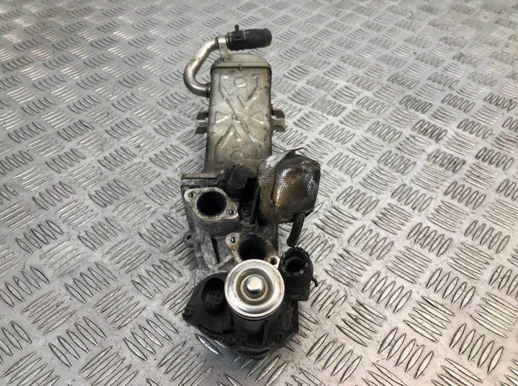 Клапан EGR бу для Volkswagen Passat B7 1.6 TDi,  2011 г.