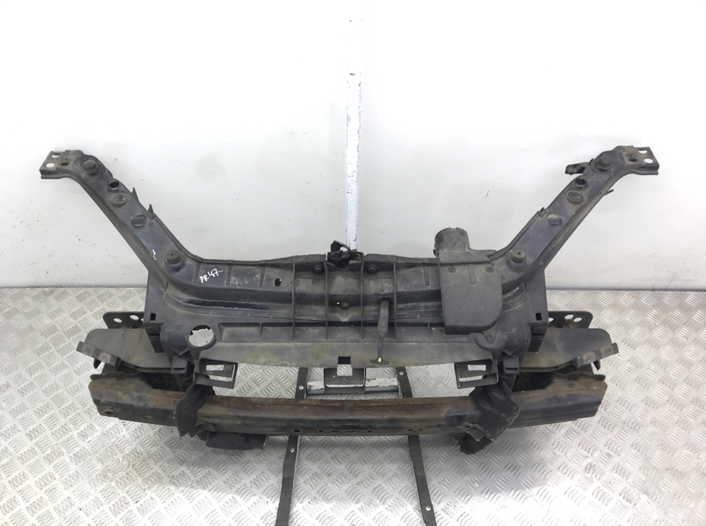 Панель передняя (телевизор) бу для Ford Fiesta 5 1.3 i,  2007 г.