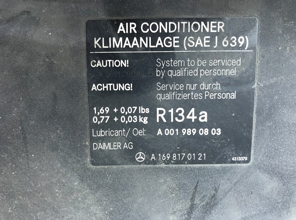 Панель передняя (телевизор) бу для Mercedes A W169 1.5 i,  2009 г.