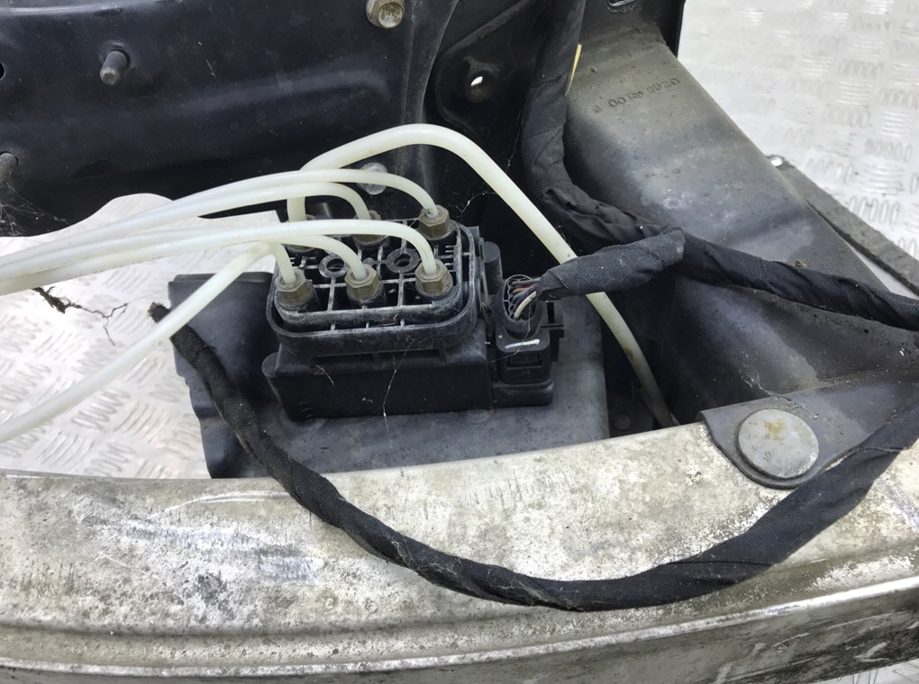 Панель передняя (телевизор) бу для Mercedes ML W164 3.0 CDi,  2007 г.