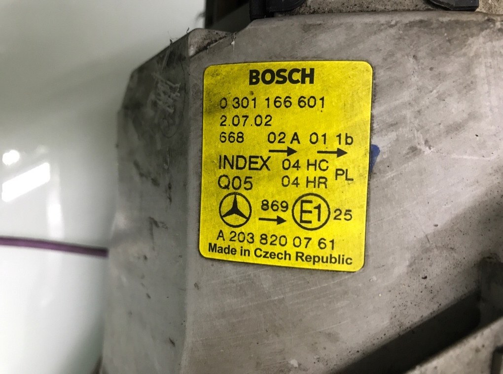 Фара левая бу для Mercedes C W203 2.2 CDi,  2002 г.