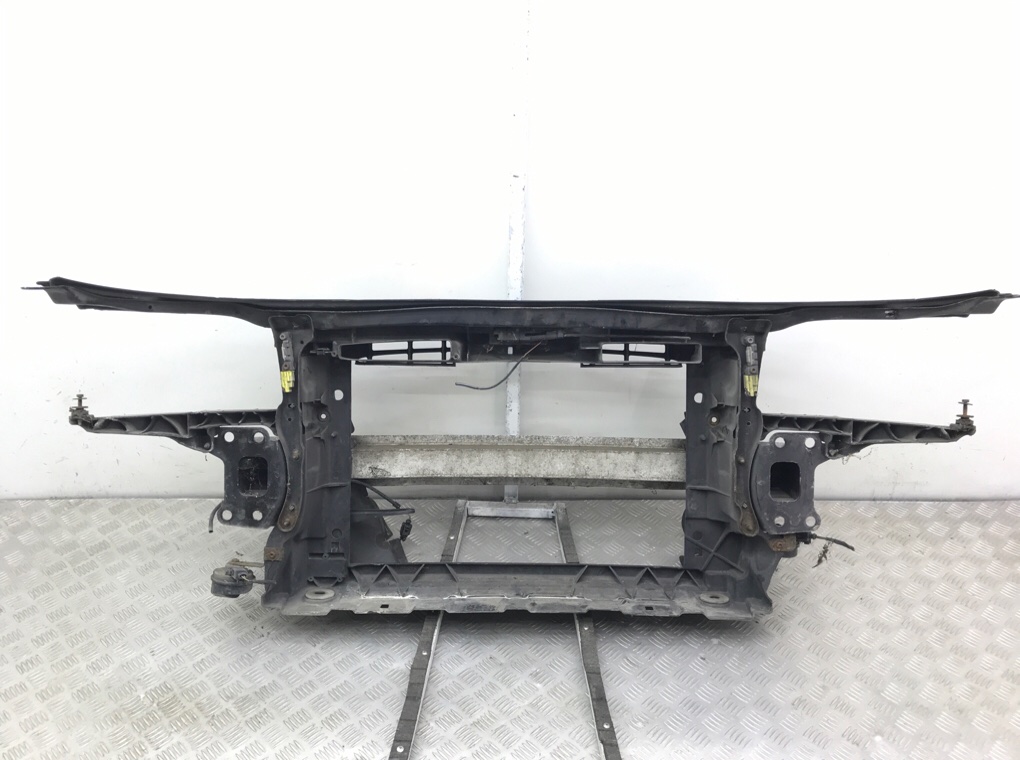 Панель передняя (телевизор) бу для Audi A3 8P 1.6 i,  2005 г.