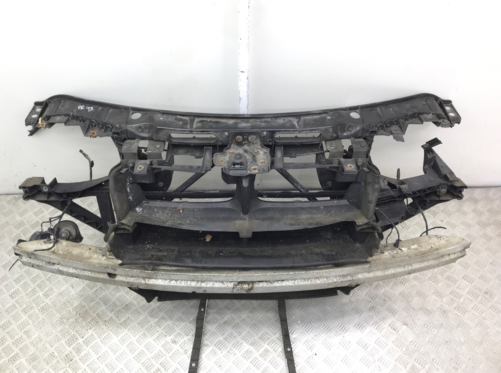 Панель передняя (телевизор) бу для BMW X3 E83 2.0 TD,  2009 г.
