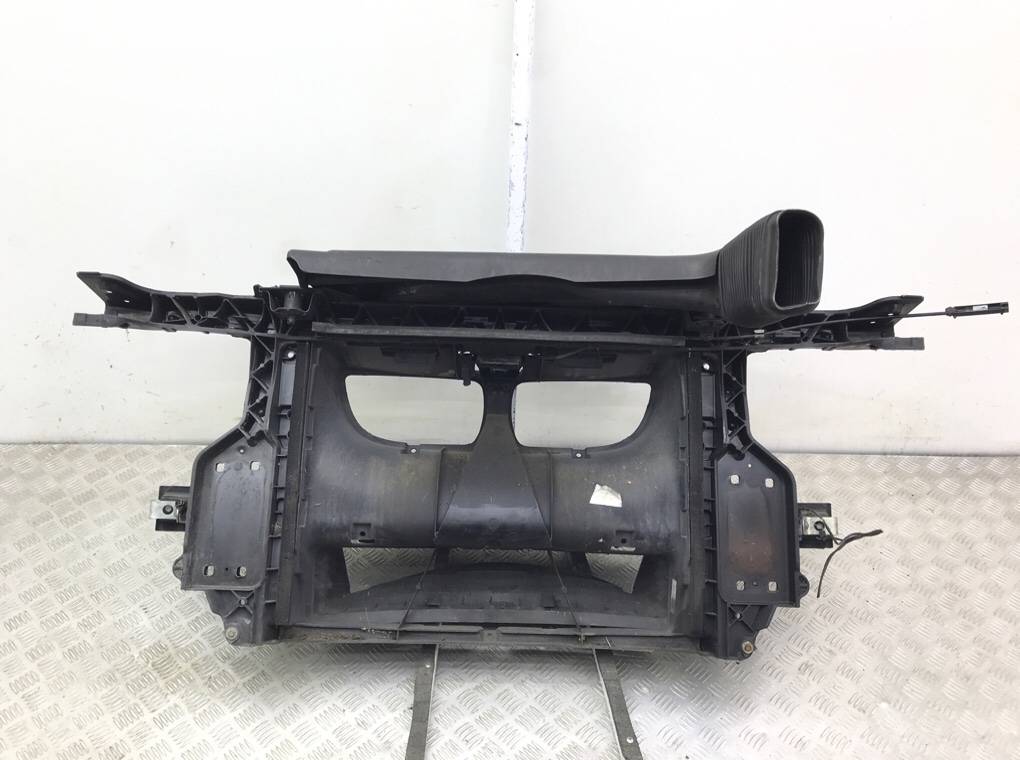 Панель передняя (телевизор) бу для BMW 1 E87/E81/E82/E88 2.0 TD,  2006 г.