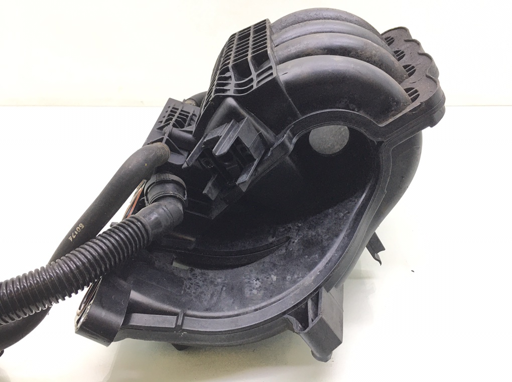 Коллектор впускной бу для Volkswagen Polo 4 1.4 i,  2007 г.