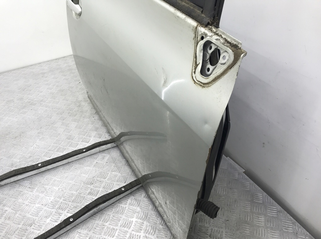 Дверь передняя правая бу для Toyota Auris  2.0 D-4D,  2009 г.