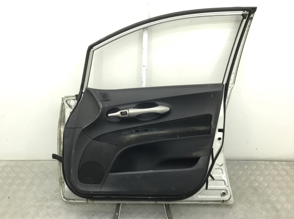 Дверь передняя правая бу для Toyota Auris  2.0 D-4D,  2009 г.