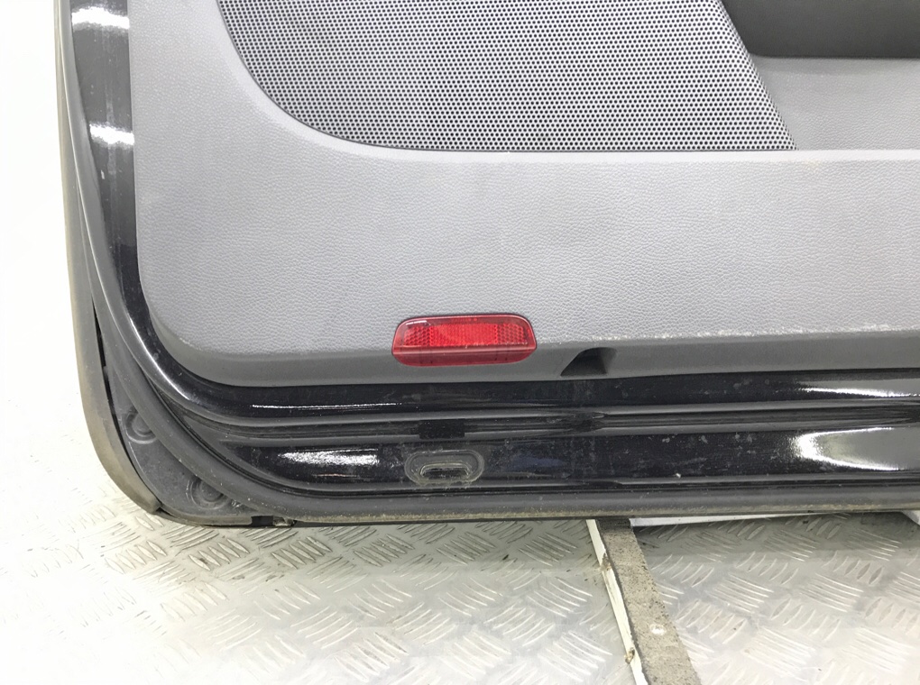 Дверь передняя левая бу для Volkswagen Golf 5 2.0 TDi,  2006 г.