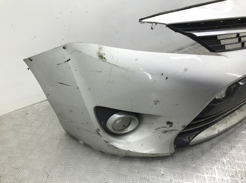 Бампер передний бу для Toyota Verso  1.6 TD,  2014 г.