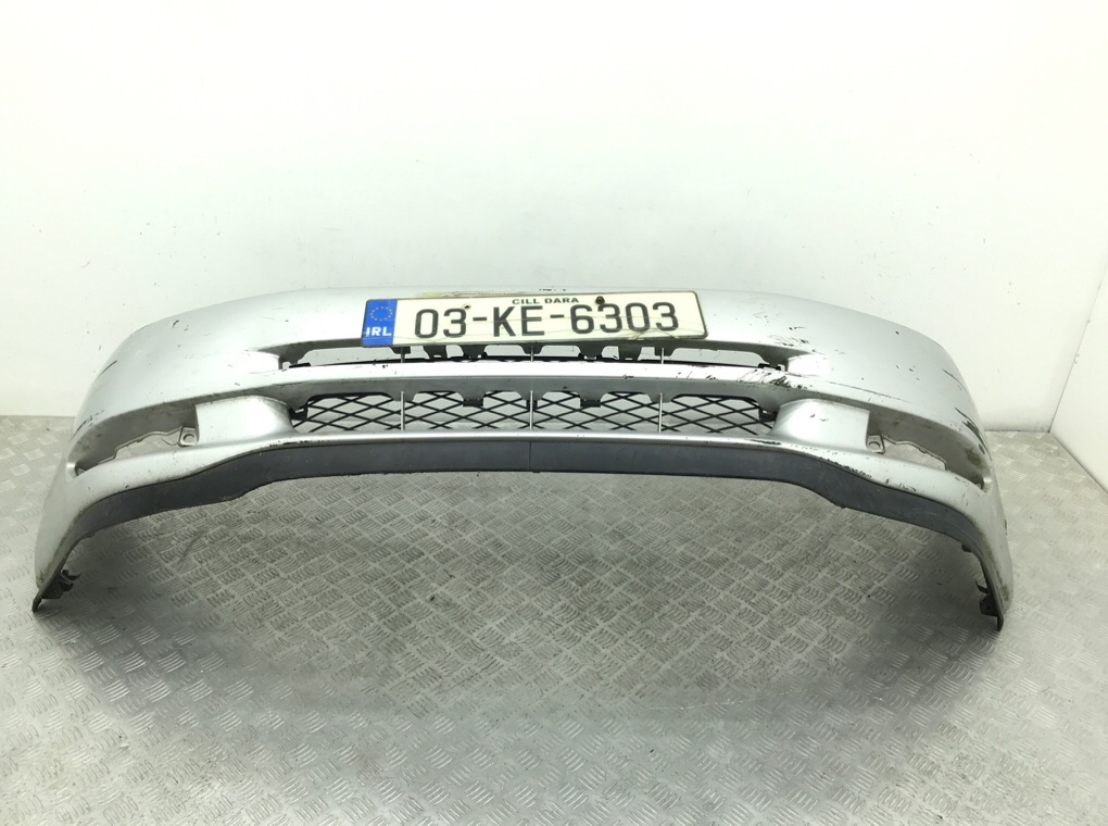 Бампер передний бу для Toyota Corolla  1.4 i,  2003 г.