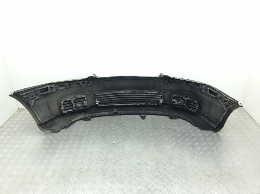 Бампер передний бу для Volkswagen Golf 5 1.4 i,  2008 г.