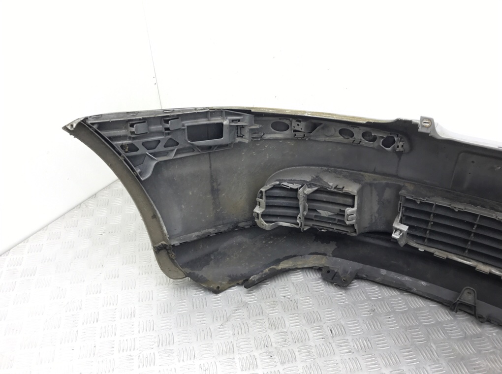 Бампер передний бу для Volkswagen Golf 5 1.4 i,  2008 г.