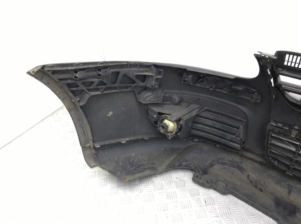 Бампер передний бу для Volkswagen Golf 5 2.0 TDi,  2006 г.
