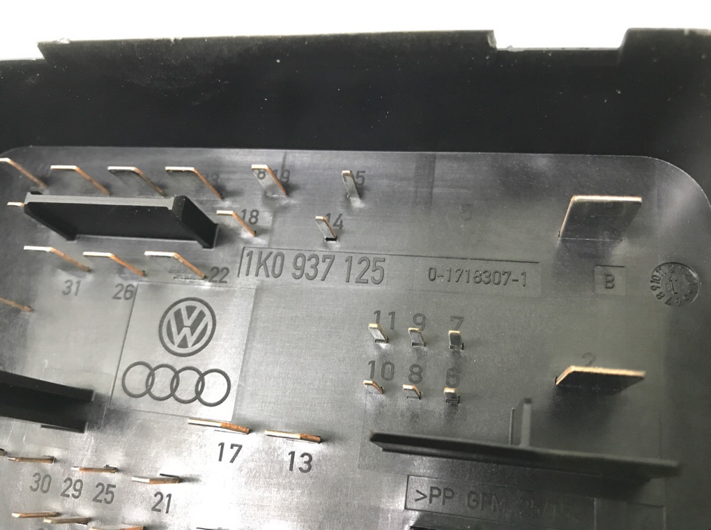 Блок предохранителей бу для Volkswagen Touran 1.6 i, 2006 г. Блок предохранителей бу для Volkswagen Touran 1.6 i, 2006 г.